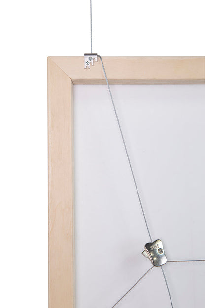 STAS no-tilt set is eenvoudig te monteren op schilderijen vanaf 35 cm breed.