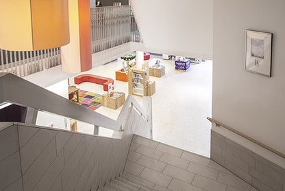 STAS qubic: Ceiling or wall mounting, durable aluminum design.